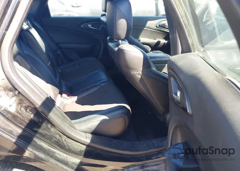 2015 Chrysler 200 S из США, поврежденный, VIN 1C3CCCBB5FN626633